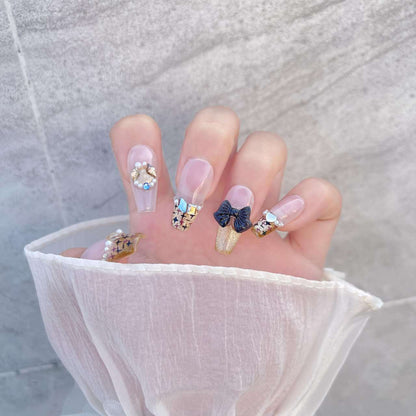 Dekorativer Druck-Nagelkunstset mit Schmuckakzenten