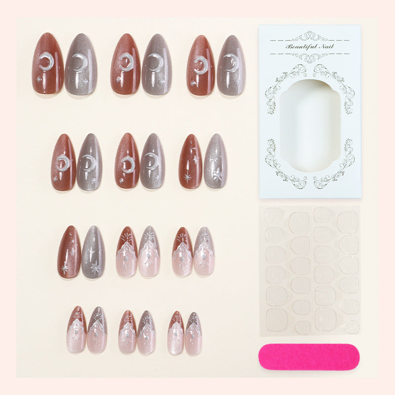 Dekoratives Press-On-Nagelset mit einzigartigen himmlischen Designs Brehn