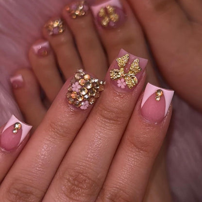 Glamouröse Strass- und Blumen-Nageldesign Brehn