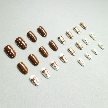 Künstlerisches Nagelkunstset mit einzigartigen Mustern
