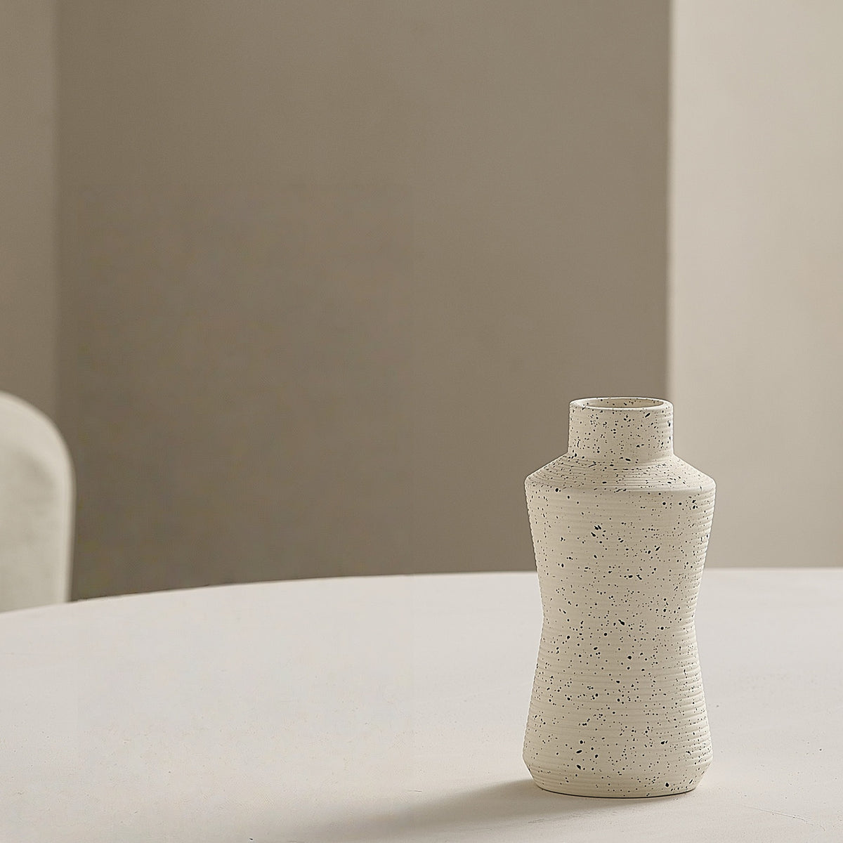 Elegante und Kunstvolle Keramikvase Brehn