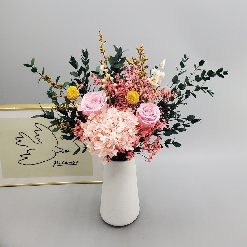 Premium getrocktes Blumenstrauß Arrangement