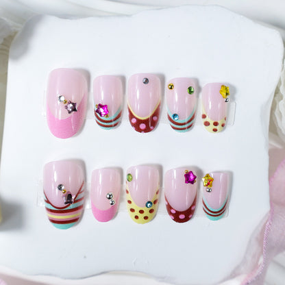 Kunstnagelset mit farbenfrohen Akzenten und 3D-Verzierungen Brehn