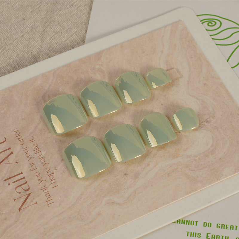 Glänzendes kurzes Press-On-Nagelset Brehn