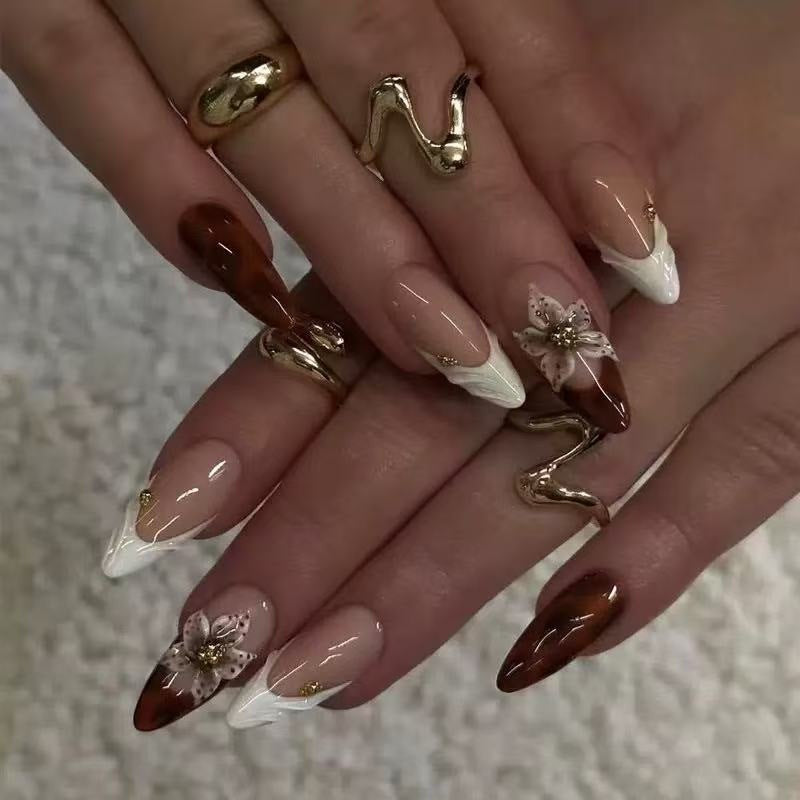 Elegantes Floral Press-On Nagelkunst Set Brehn