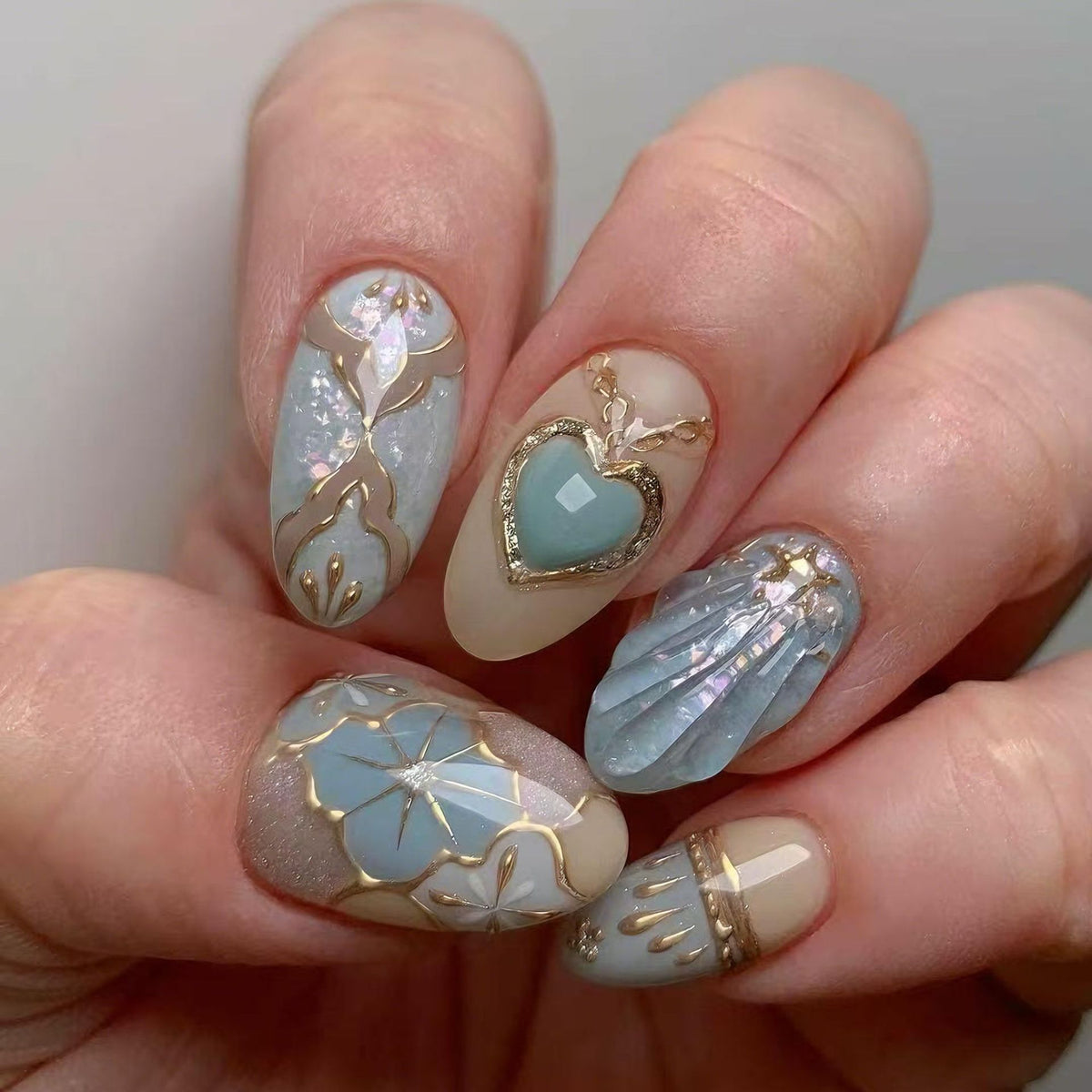 Künstlerische Herz-inspirierte Press-on Nagelkunst Brehn