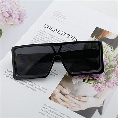 Damen Oversized Sonnenbrille im avantgardistischen Design Brehn