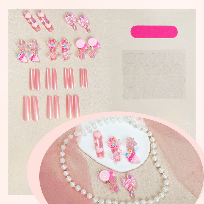 Kreatives Kunstnagelset mit verspielten Motiven und Glitzerakzenten Brehn