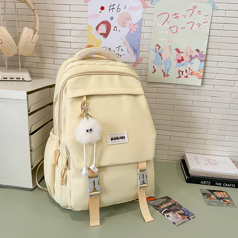 Stylische Multi-Funktions-Rucksack mit dekorativen Merkmalen Brehn
