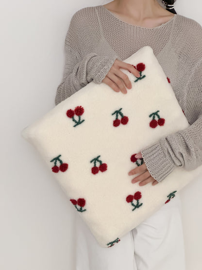Oversize Sherpa-Clutch mit floraler Bouclé-Optik