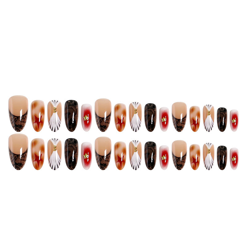 Kunstvolle Nagelspitzen mit glamourösem Design Brehn