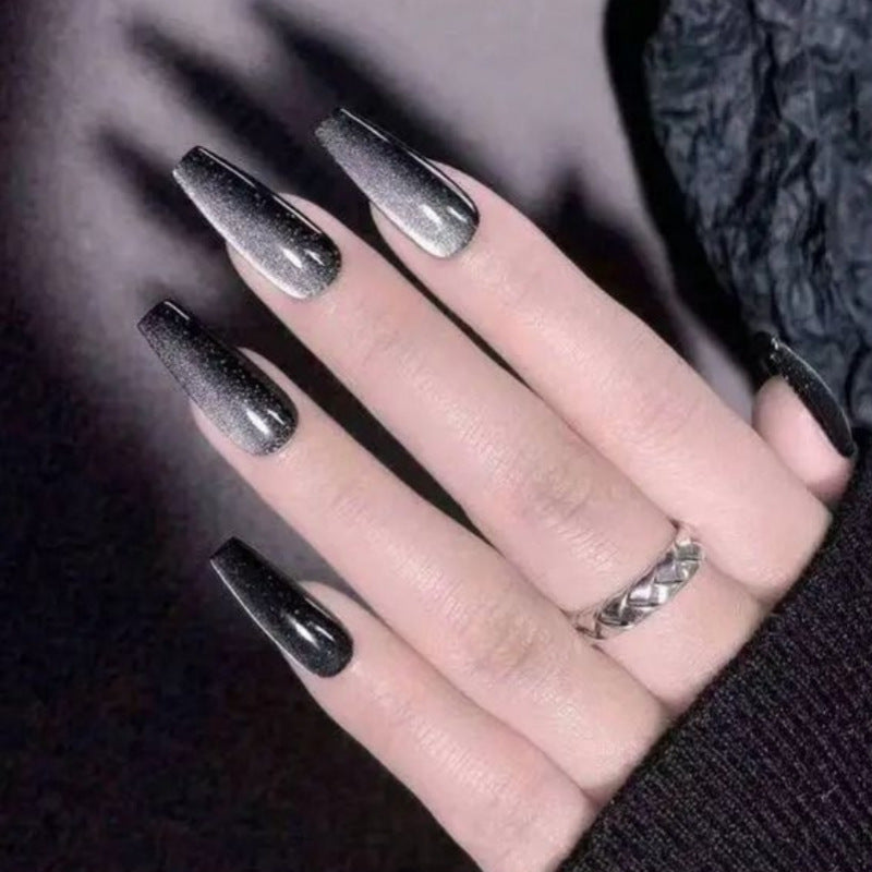 Glänzende Stiletto Press-On Nagelkunst mit Ombre-Effekt Brehn