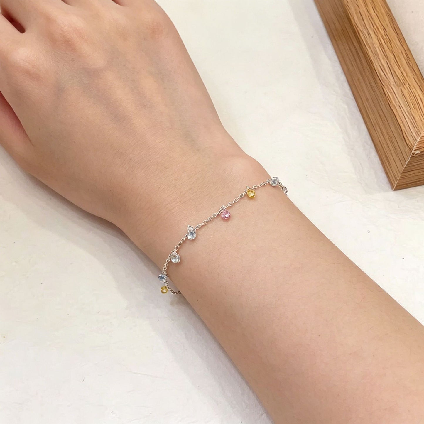 Schillerndes Charme Fußarmband Brehn