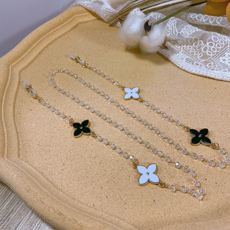 Elegante Perlenkette mit Blütenanhängern Brehn