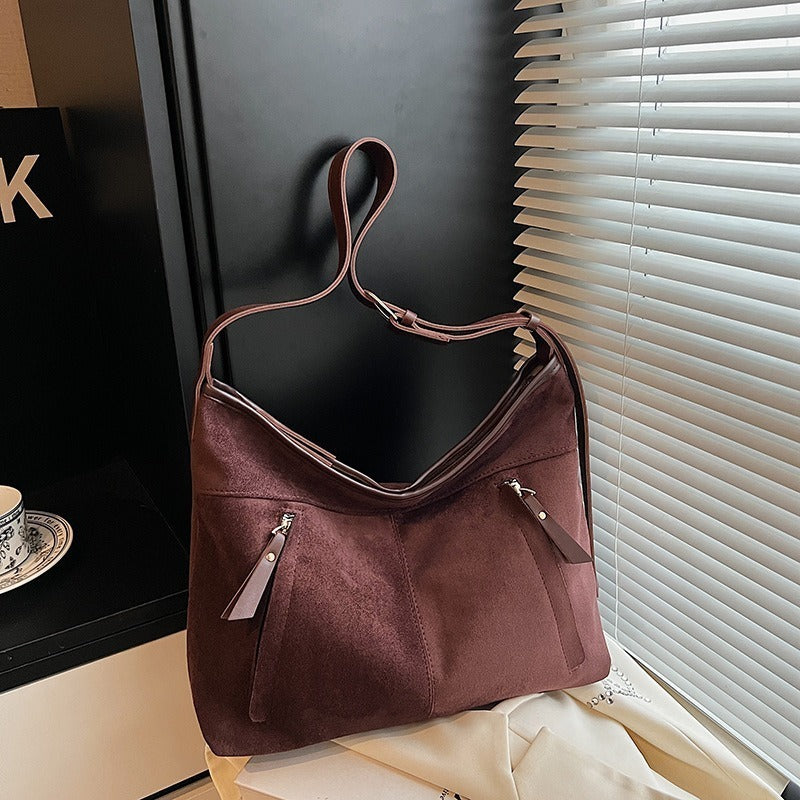 Stylische Wildleder Schultertasche
