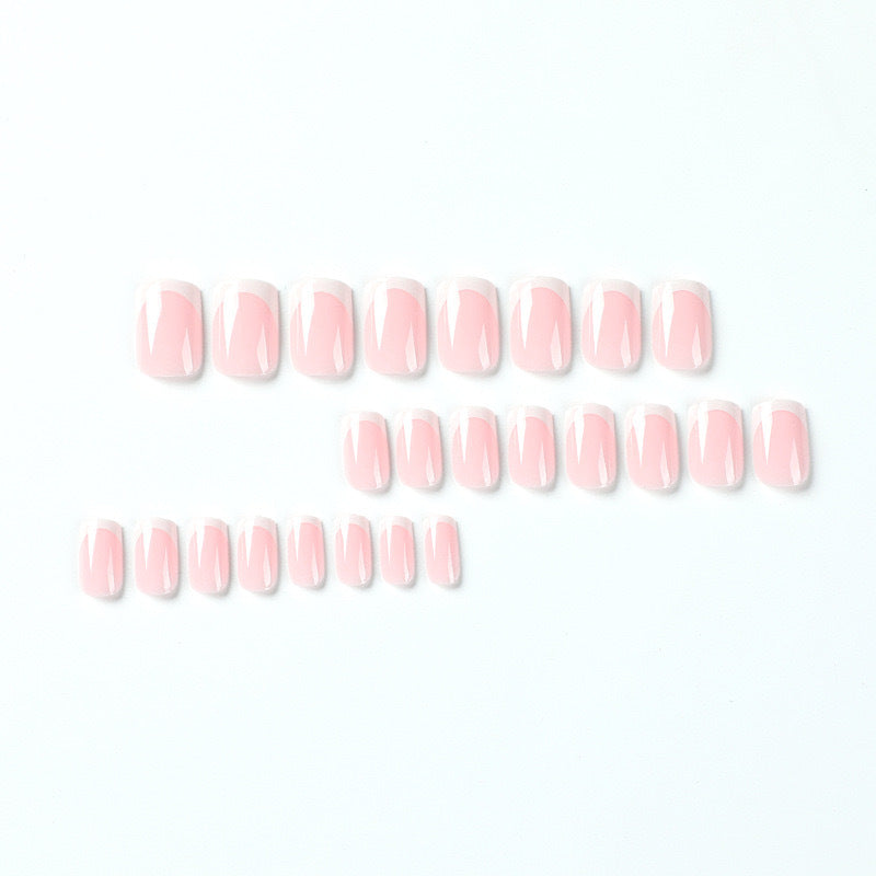 Kunstnagelset mit stilvollem French Design Brehn