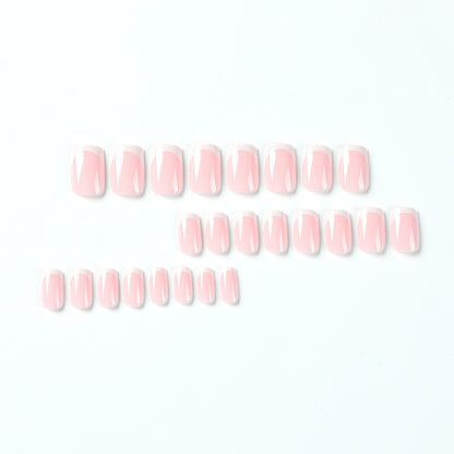 Kunstnagelset mit stilvollem French Design Brehn