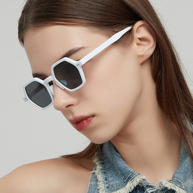 Damen hexagonale Sonnenbrille mit transparentem Rahmen Brehn