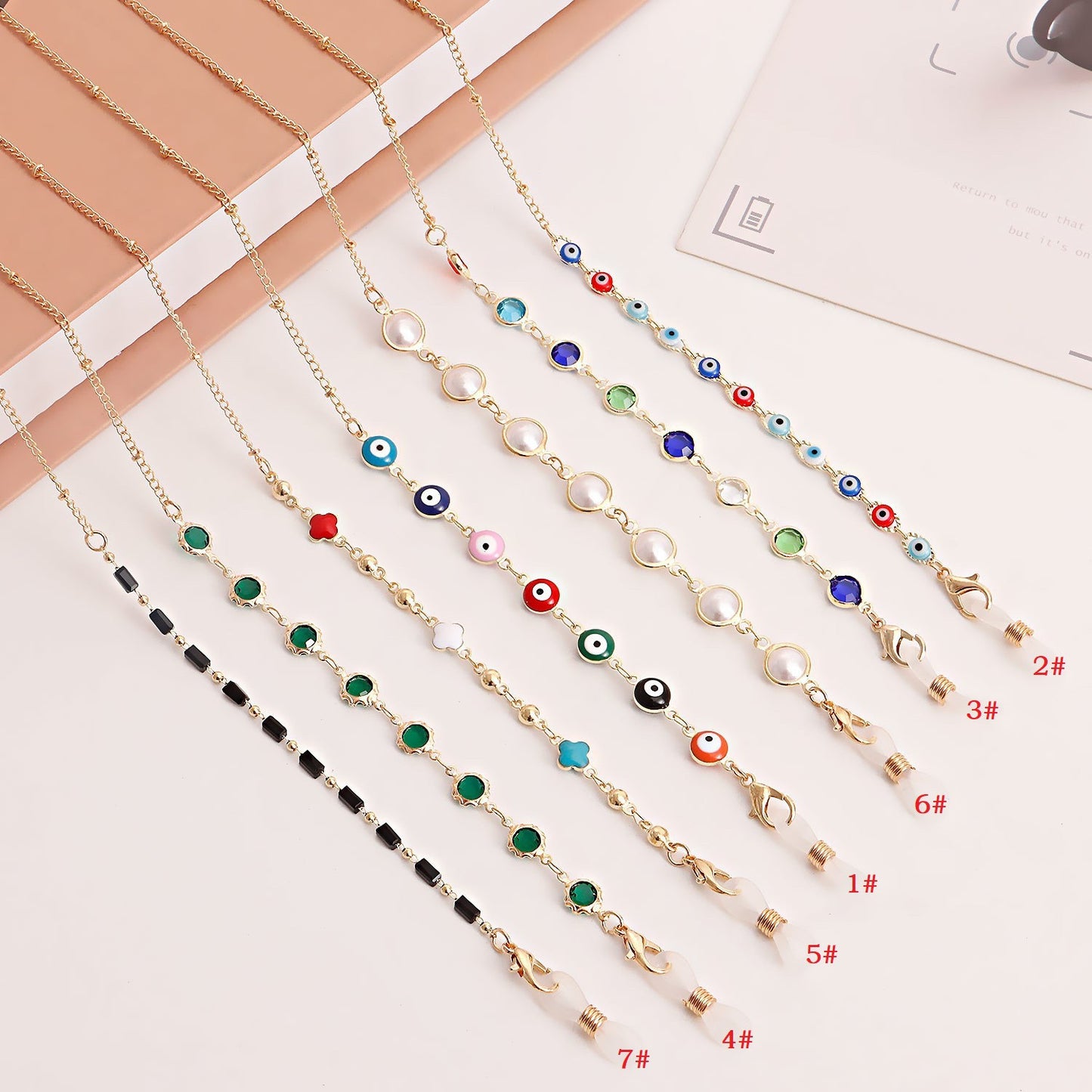 Stilvolle Sonnenbrille mit dekorativer Kette Brehn