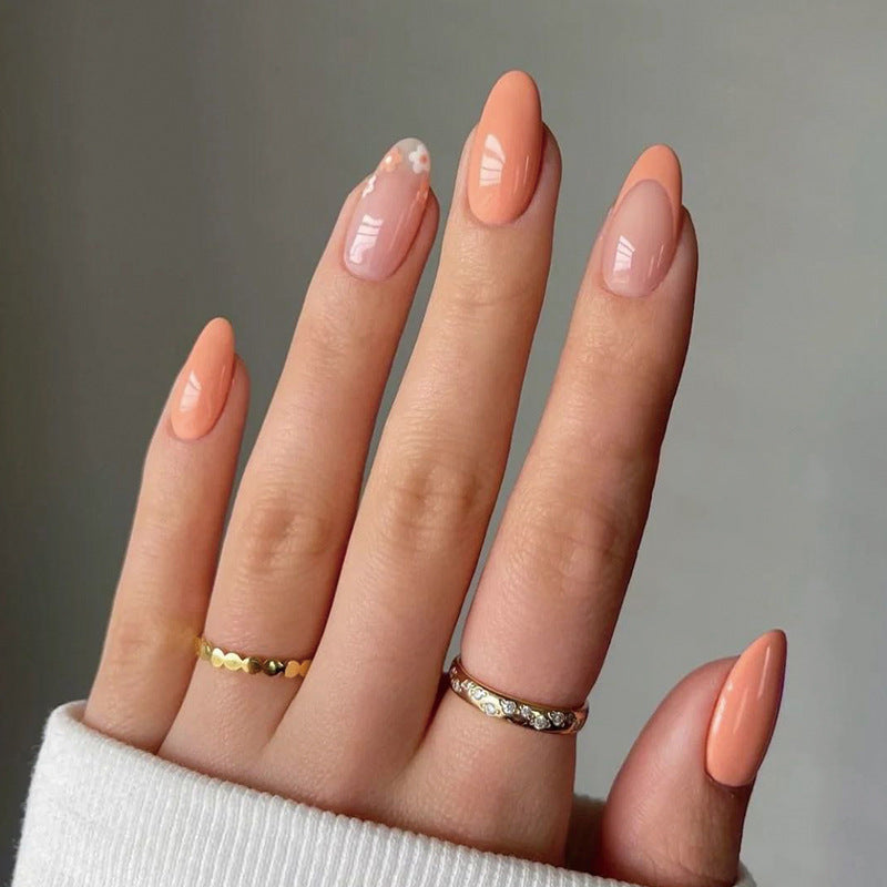 Künstliche Nagelkunst mit elegantem Blumendesign Brehn