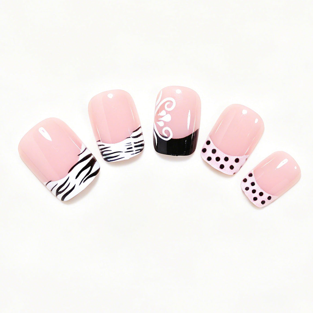 Künstlerische French Tip Nagelkunst Brehn