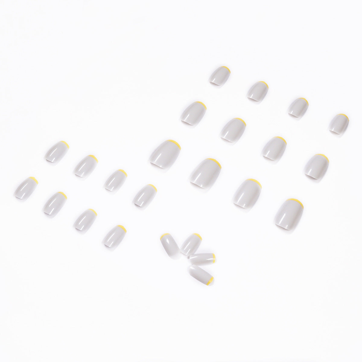 Kunstvolle Nagelverlängerungen mit modernem French-Tip Design Brehn