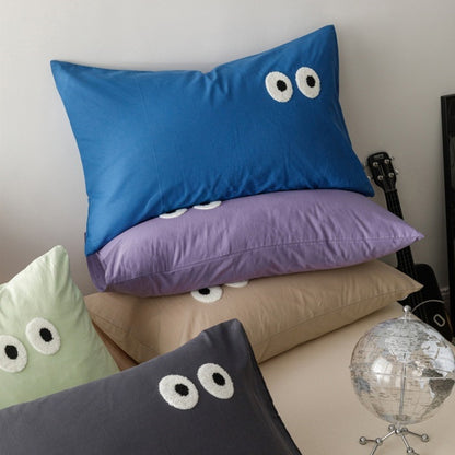 Verspieltes Kissenbezug-Set mit bestickten Augen-Applikationen aus weichem Baumwollstoff