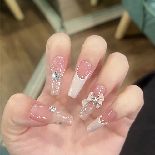 Glitzernde Kunstfingernägel mit Mond- und Sternmotiven Brehn