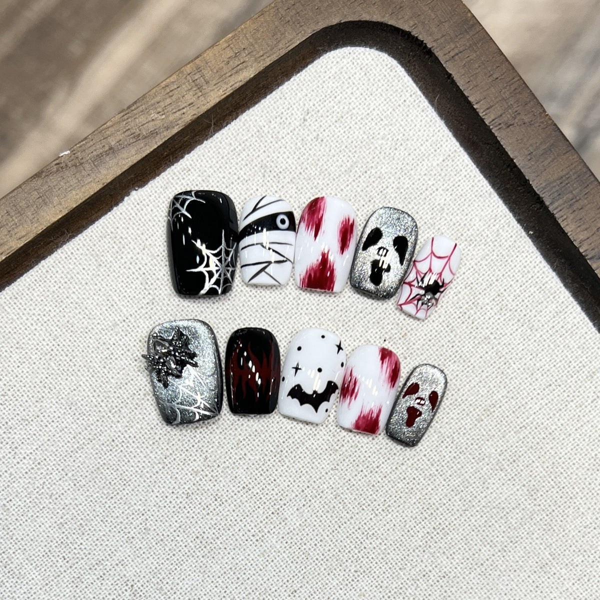 Dekorativer Floral Stiletto Press-On Nail Set Brehn