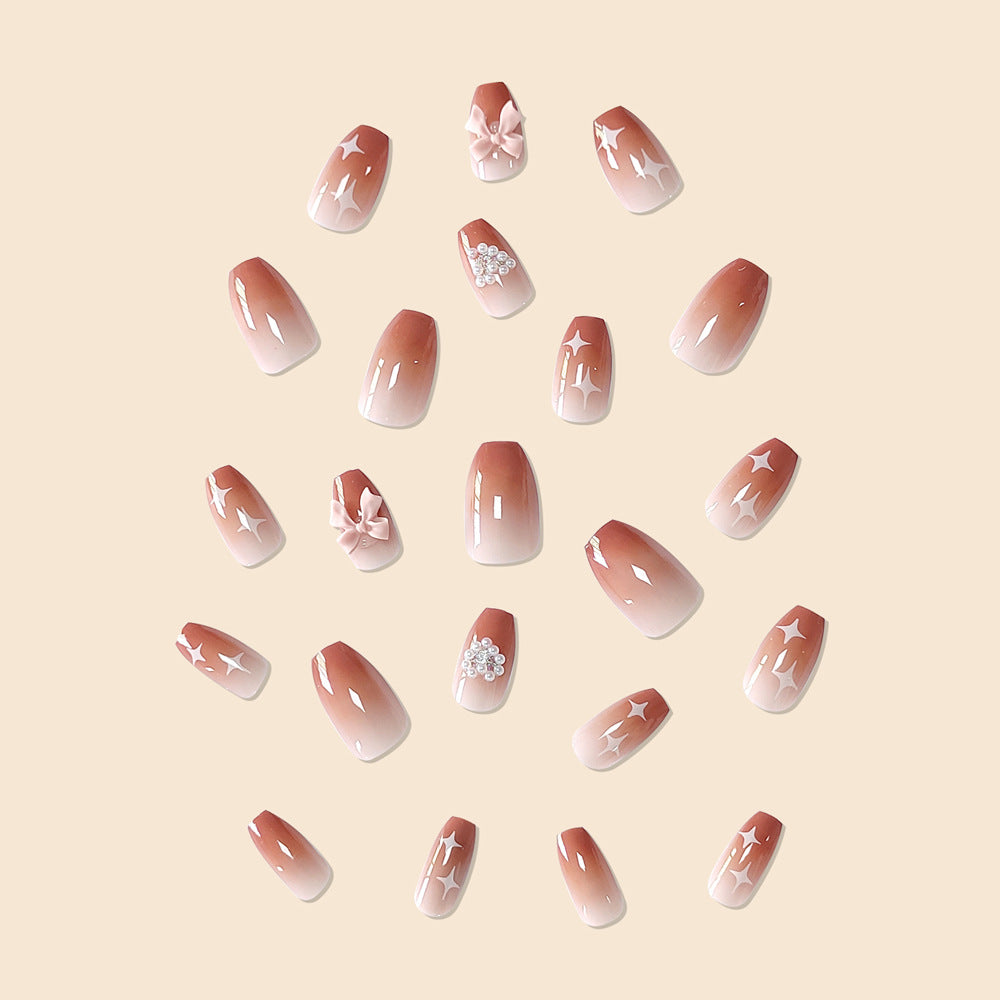 Elegante dekorative Nagelerweiterungen