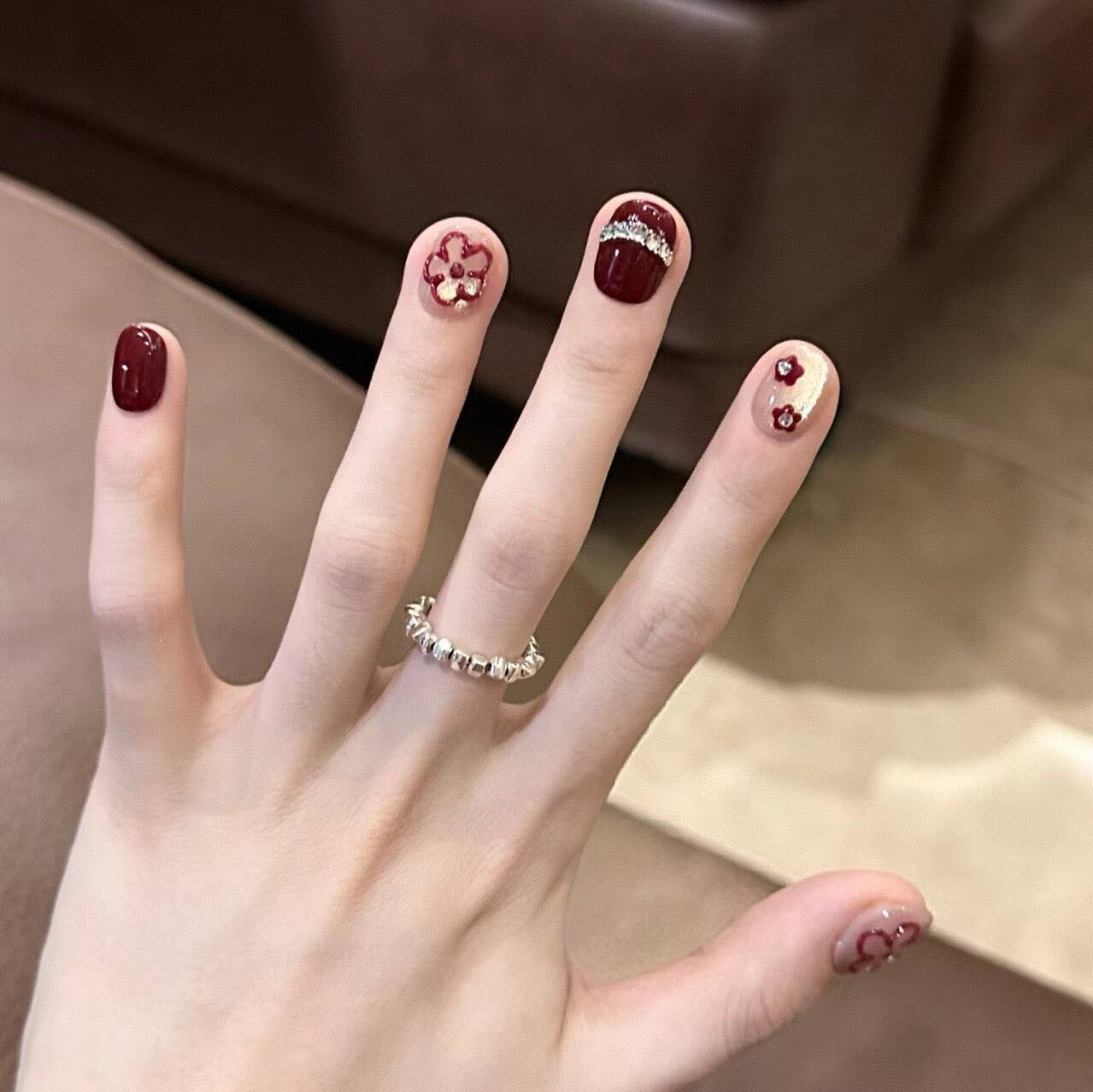 Florale dekorative Press-On Nagelset Brehn