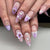 Kunstvolle Nagelspitzen im modernen floralen Design Brehn