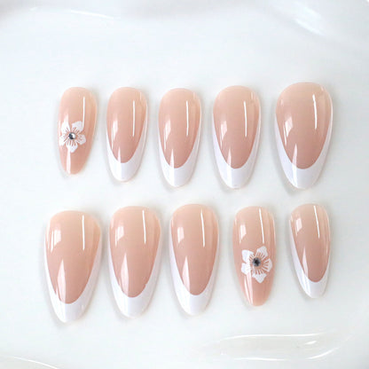 Elegante mandelförmige Nail Art Extensions Brehn