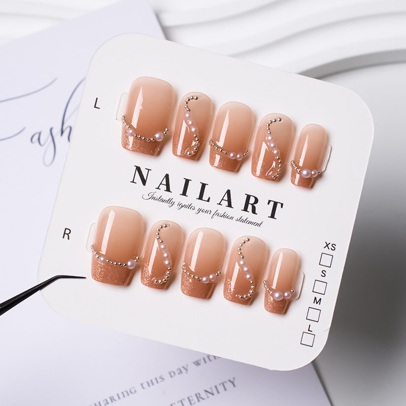 Kreatives Nagelkunstset mit Eleganten Applikationen Brehn
