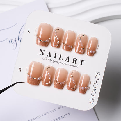 Kreatives Nagelkunstset mit Eleganten Applikationen Brehn