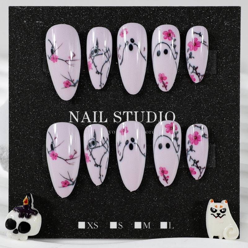 Kunstnagelset mit verspielten Geister- und Blumenmotiven Brehn