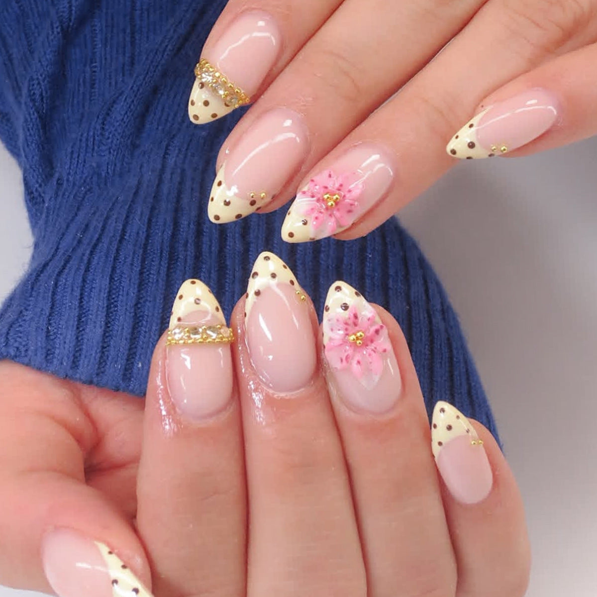 Florale Akzent-Gel-Nagelkunst Brehn