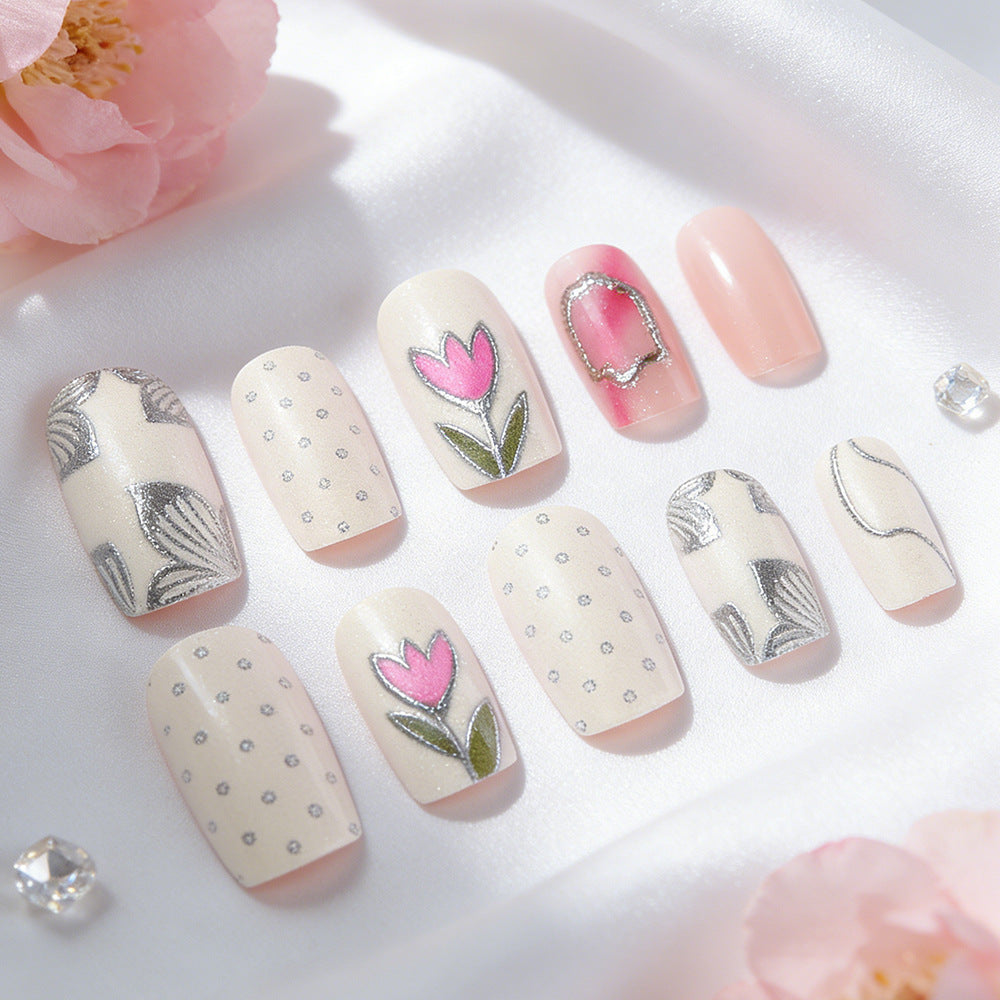 Elegantes Floral Design Gel Nail Art Brehn