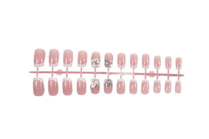Kunstnagelset mit luxuriösen Design-Elementen Brehn