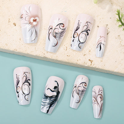 Elegante Kunstnägel mit floralen Motiven Brehn
