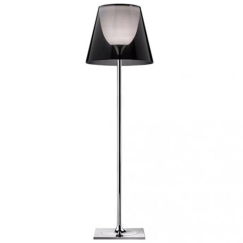 Moderne Minimalistische Stehleuchte mit verstellbarem Schirm