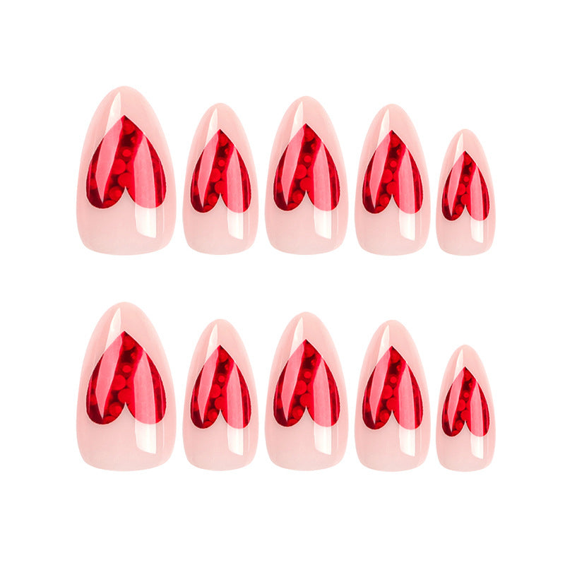 Exquisite Nagelkunst mit Herz-Design Brehn