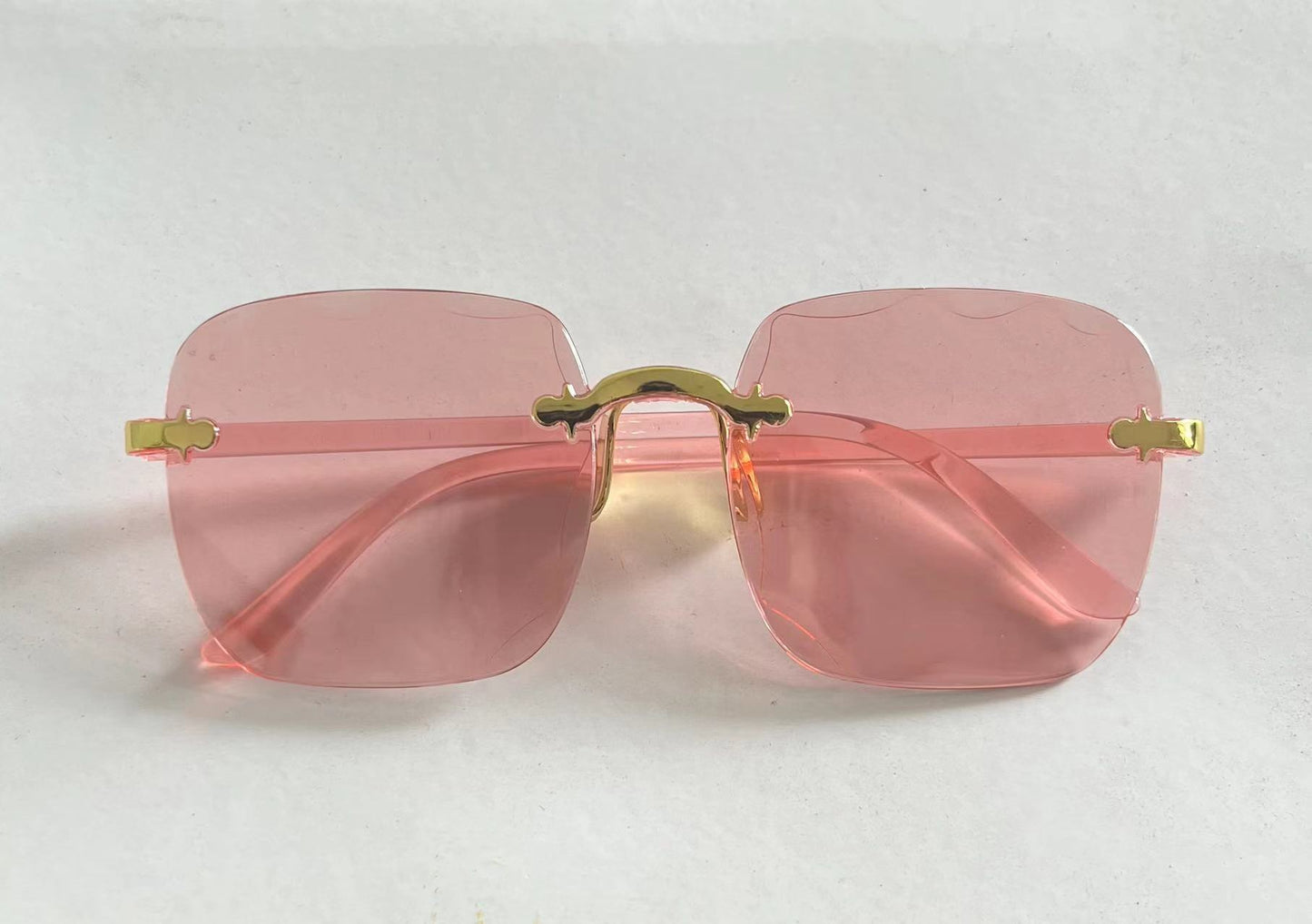 Damen oversized Sonnenbrille mit einzigartigen Designelementen Brehn