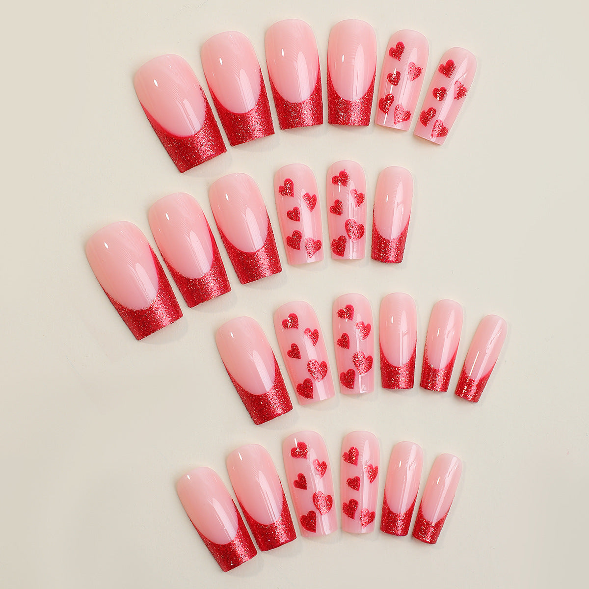 Premium Dekorativer Press-On Nagelset mit Herz- und Glitzerdesigns Brehn
