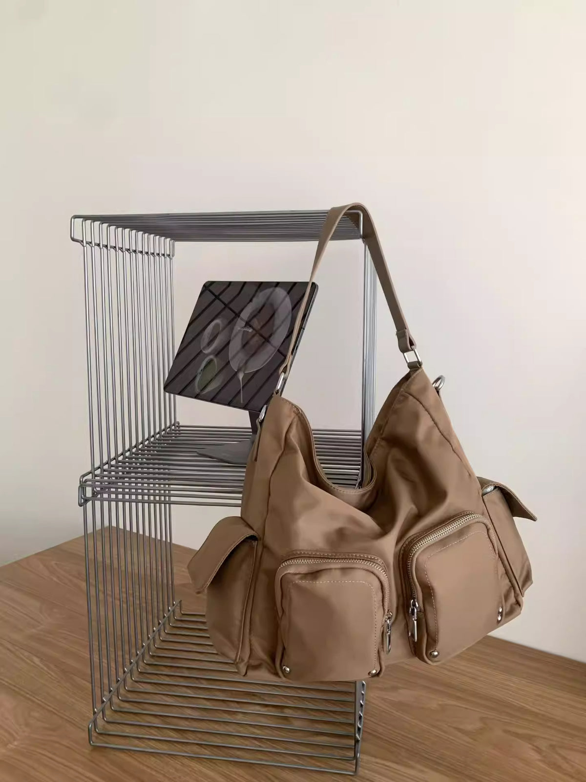 Multi-Pocket Utility Schultertasche