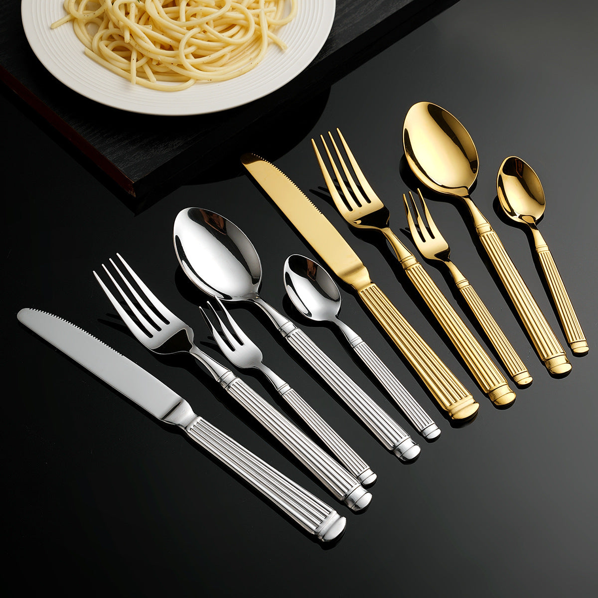 Eleganter Dessertlöffel mit Exklusivem Oberflächendesign Brehn