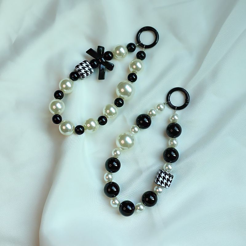 Elegante Perlen- und schwarze Perlen-Charm-Armband Brehn