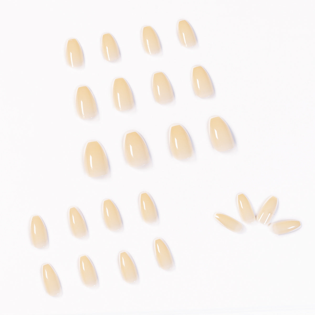 Kunstvolle Gel-Nägel mit elegantem French-Tip Brehn