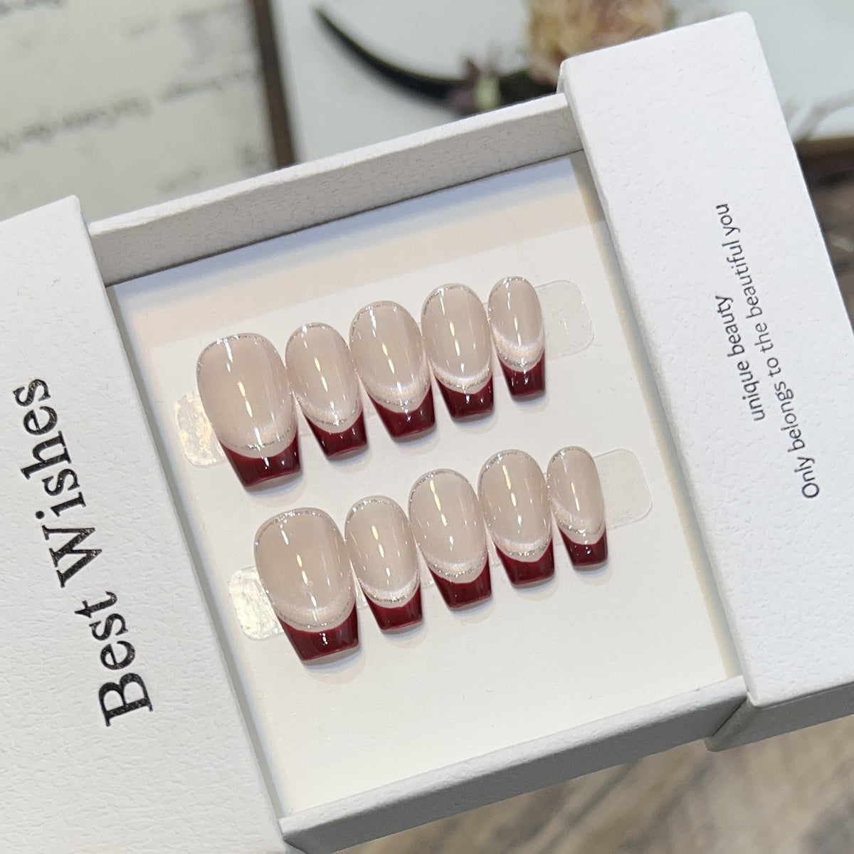 Künstlerisches Gel Press-On Nagelset mit eleganten französischen Spitzen Brehn