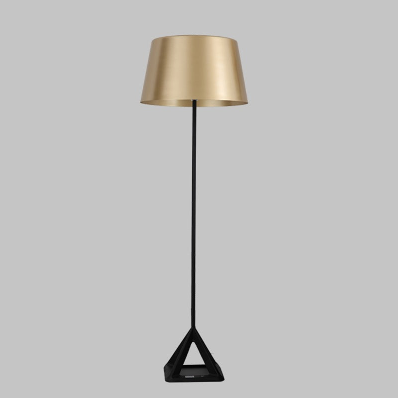 Elegante Tischlampe mit geometrischem Fuß